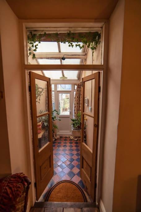 Glenroy Arts Gallery Meets Living Space Cardiff Luaran gambar