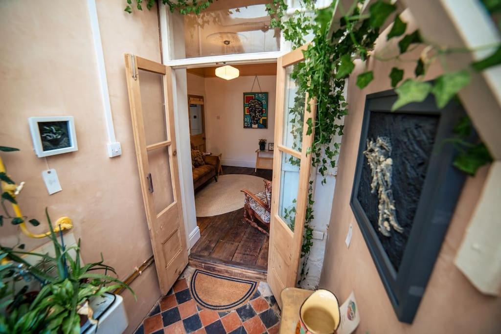 Glenroy Arts Gallery Meets Living Space Cardiff Luaran gambar